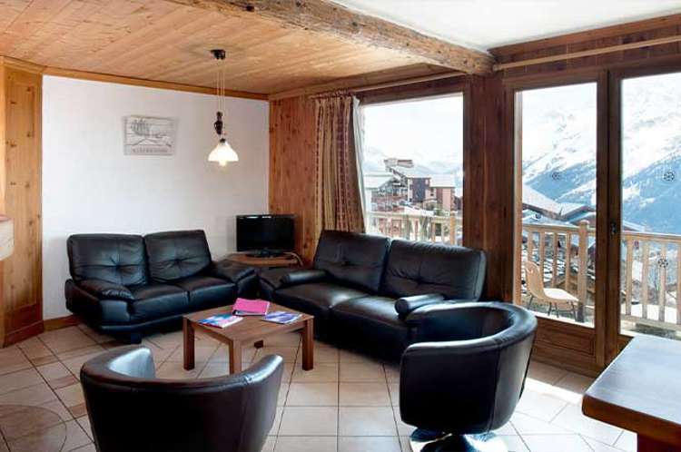 chalet cleopatra living room