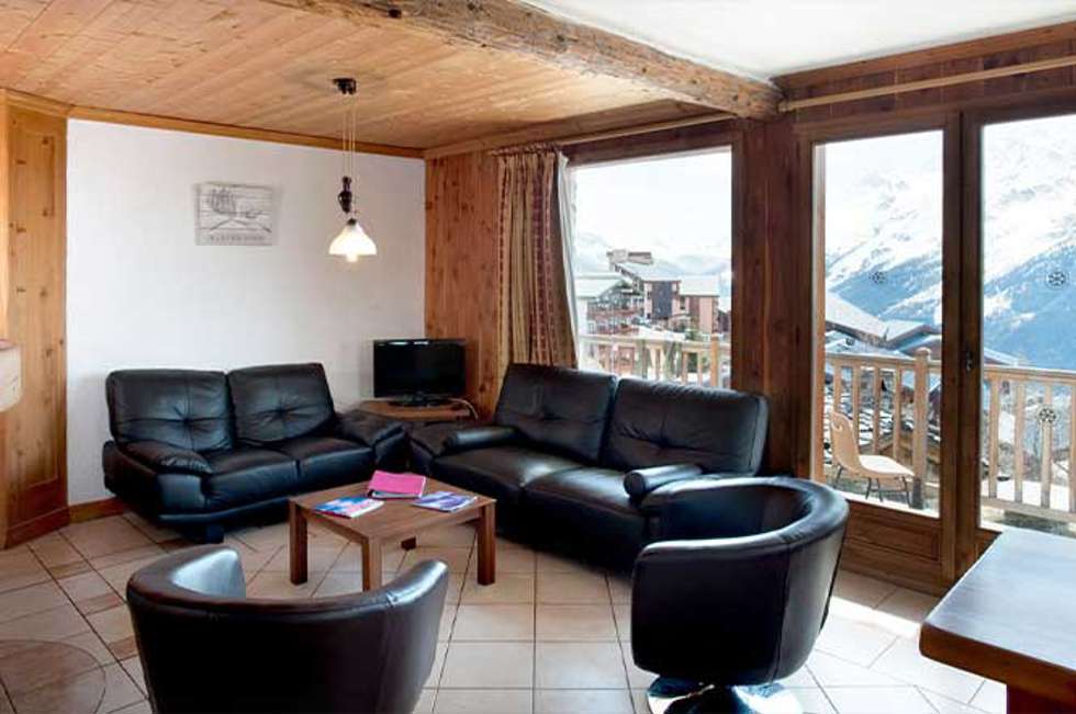 chalet cleopatra living room
