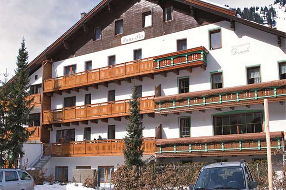 chalet little haus exterior 2