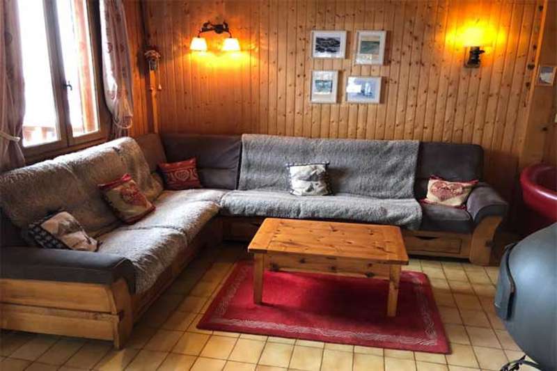 chalet bassey living area