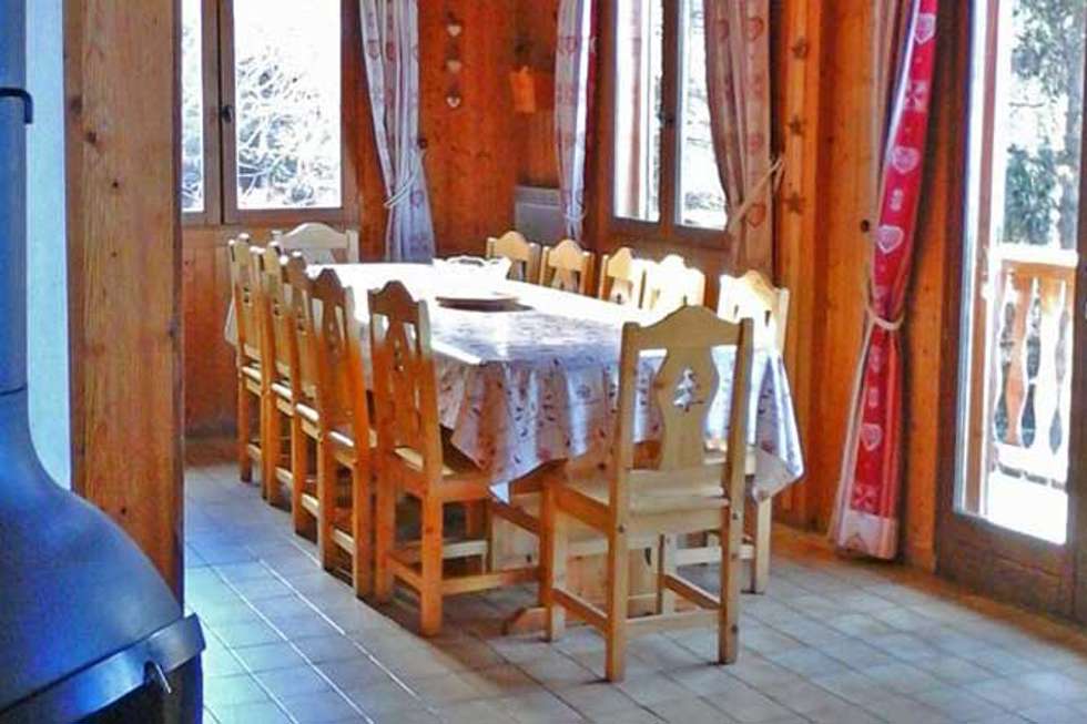chalet bassey dining area