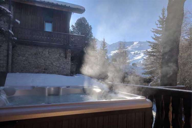 chalet bassey hot tub
