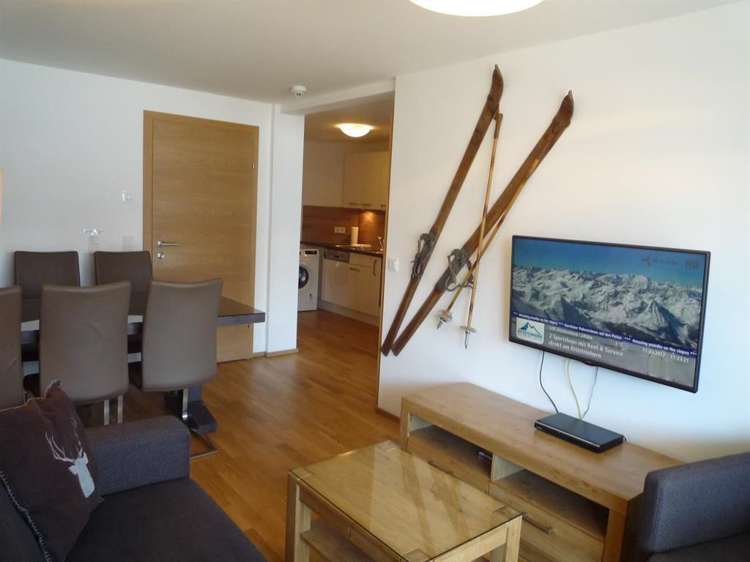 Lake View & Zell City Apartments Picture
