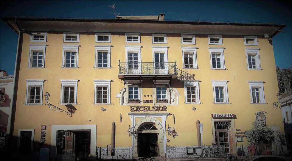 Romantic Hotel Excelsior Picture