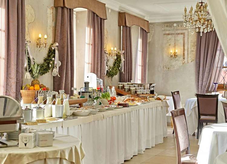 Romantic Hotel Excelsior Picture
