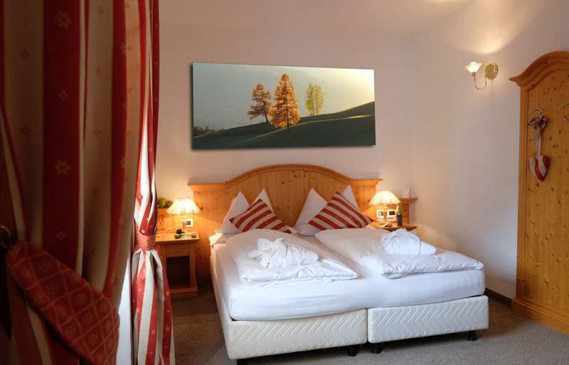 Romantic Hotel Excelsior Picture