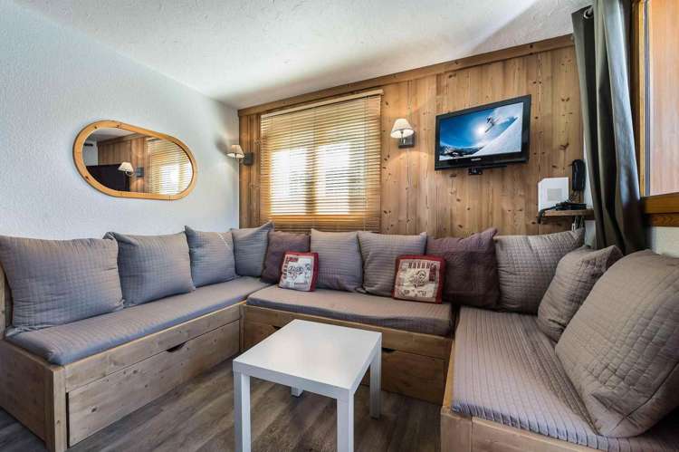 ApartmentChristmasA5_2.jpg