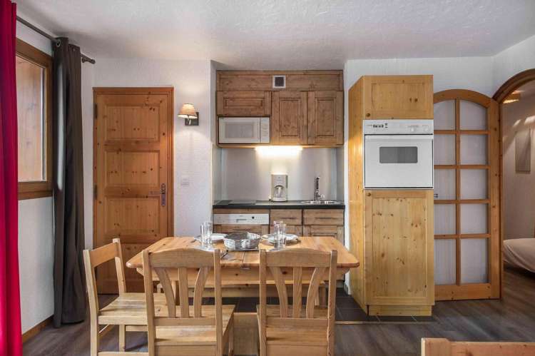 ApartmentChristmasA5_3.jpg