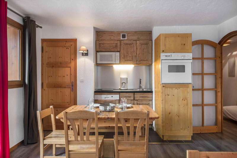 ApartmentChristmasA5_3.jpg