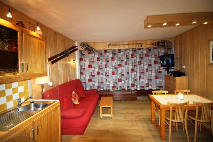 ApartmentBecRouge704_3.jpg