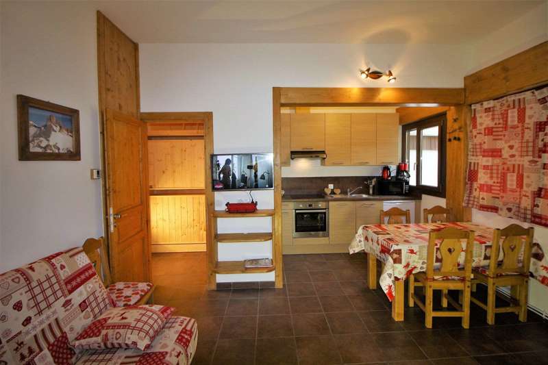 ApartmentChaletDeLaTour_1.jpg