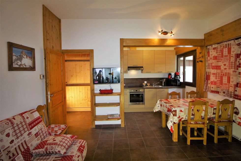 ApartmentChaletDeLaTour_1.jpg
