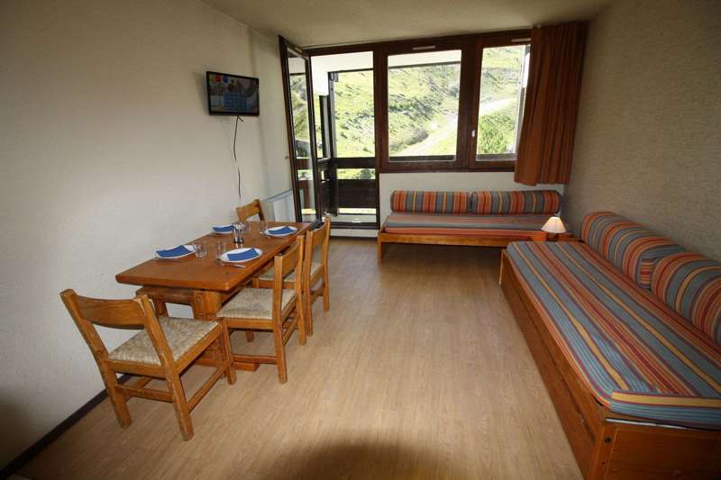 ApartmentHomeClub240_1.jpg