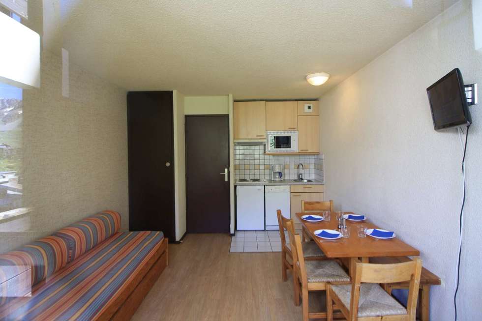 ApartmentHomeClub240_2.jpg