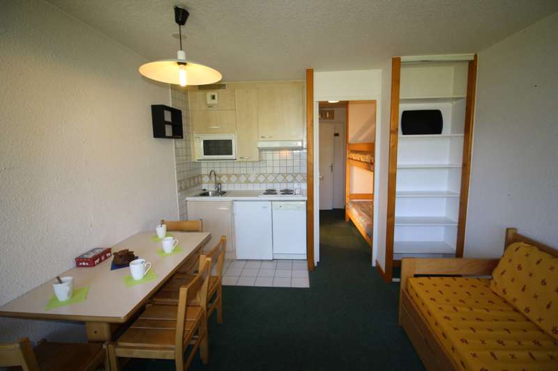 ApartmentHomeClub137_2.jpg