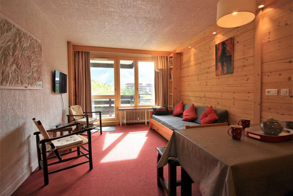 ApartmentTourDuLac32_1.jpg