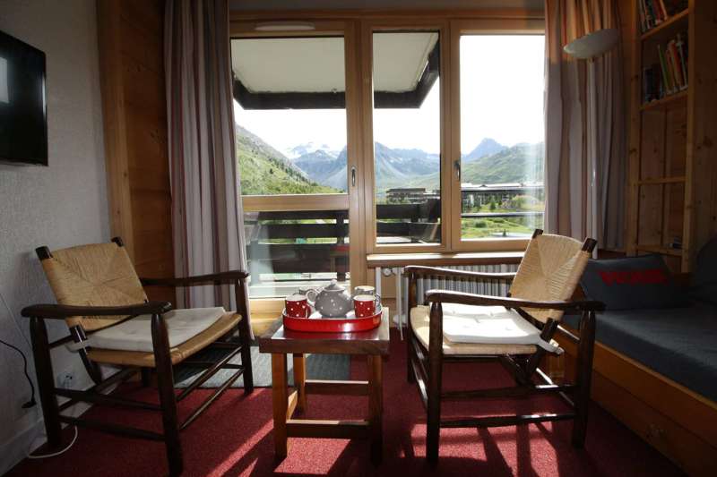 ApartmentTourDuLac32_2.jpg