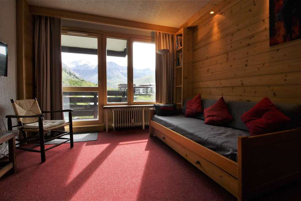 ApartmentTourDuLac32_3.jpg