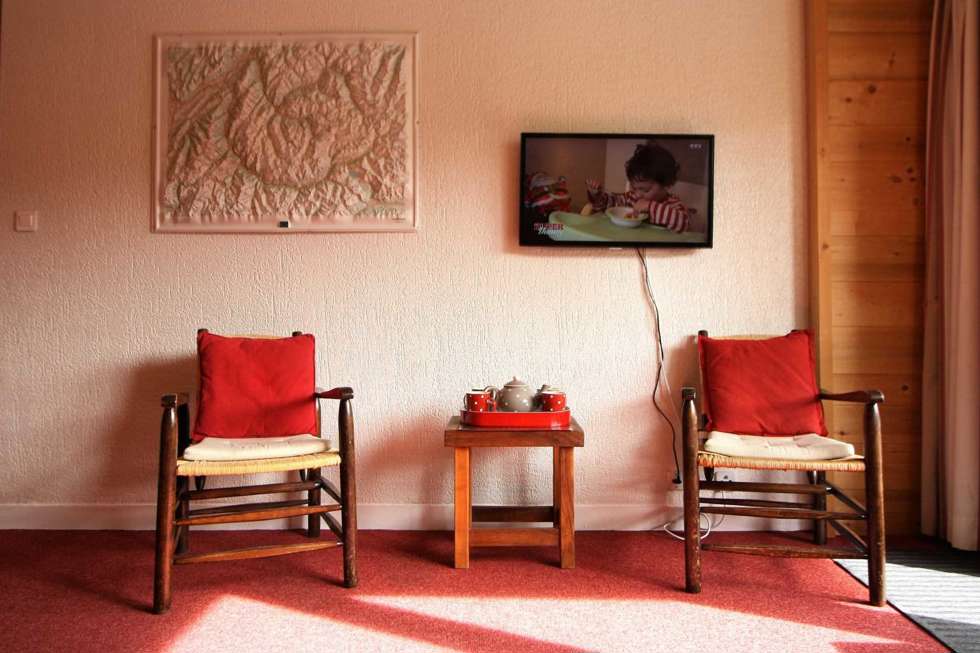 ApartmentTourDuLac32_4.jpg