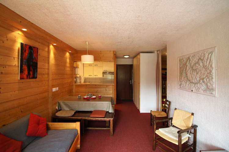 ApartmentTourDuLac32_5.jpg