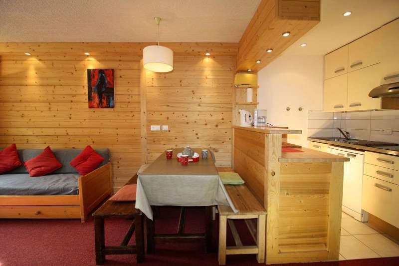 ApartmentTourDuLac32_6.jpg