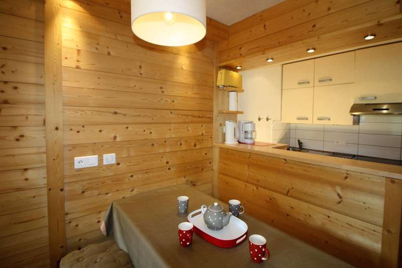 ApartmentTourDuLac32_7.jpg