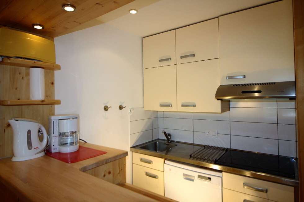 ApartmentTourDuLac32_8.jpg