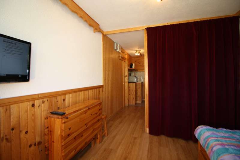 ApartmentPalafour514_2.jpg