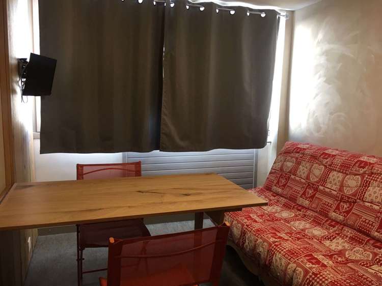 ApartmentPalafour513_6.jpg