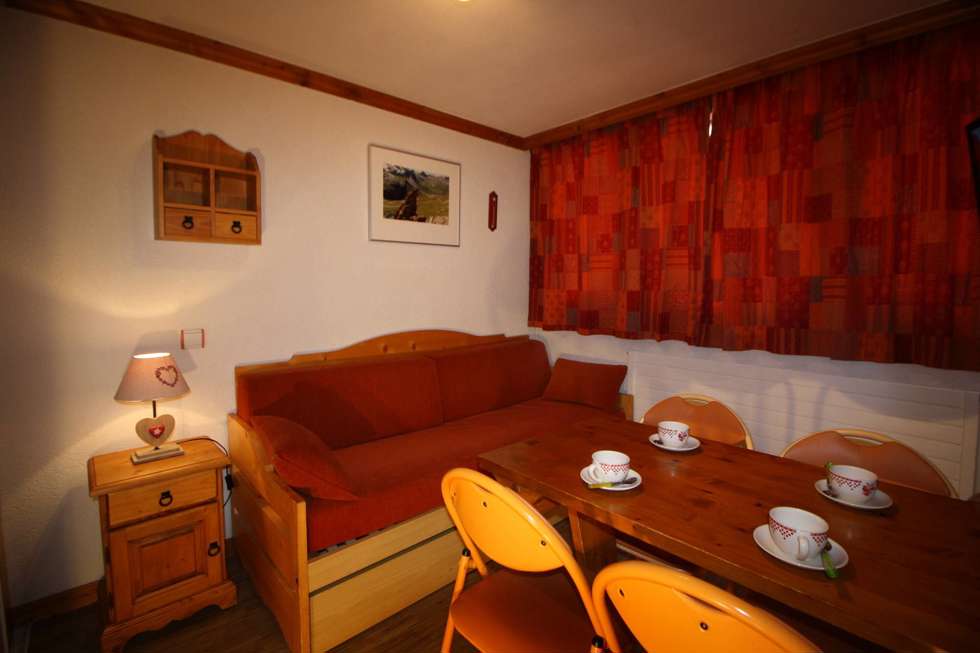 ApartmentPalafour712_2.jpg