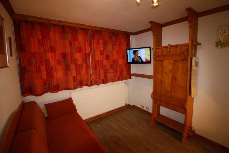 ApartmentPalafour712_3.jpg