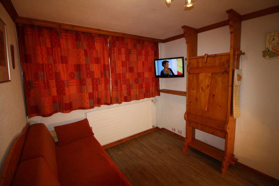 ApartmentPalafour712_3.jpg