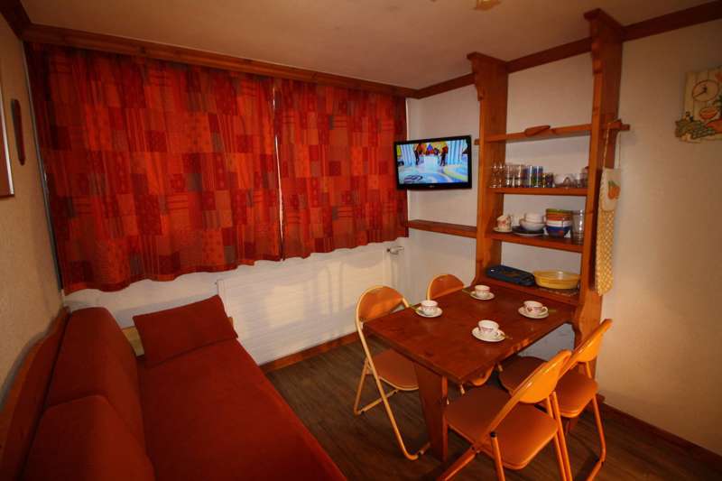 ApartmentPalafour712_4.jpg