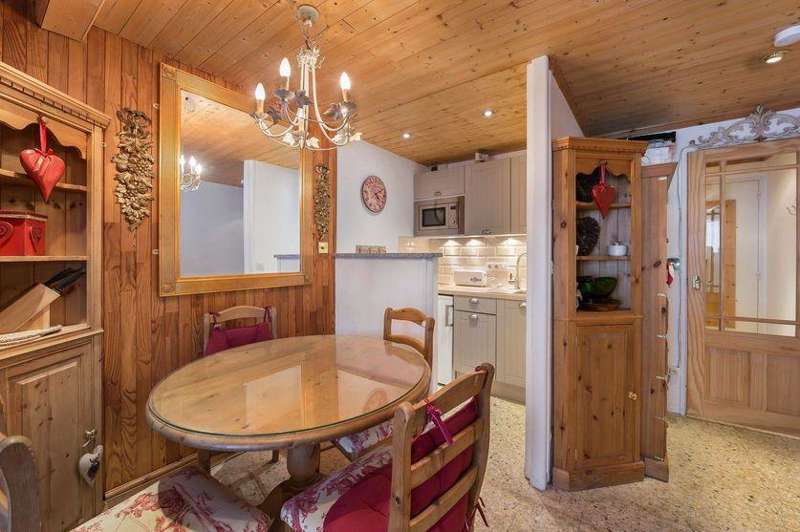 ApartmentCroixDeVerdon706b_2.jpg