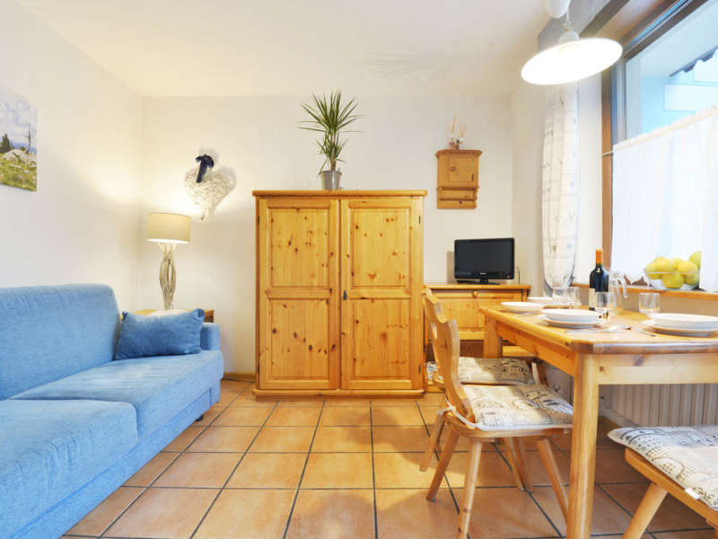 ApartmentCesaManzini1_2.jpg