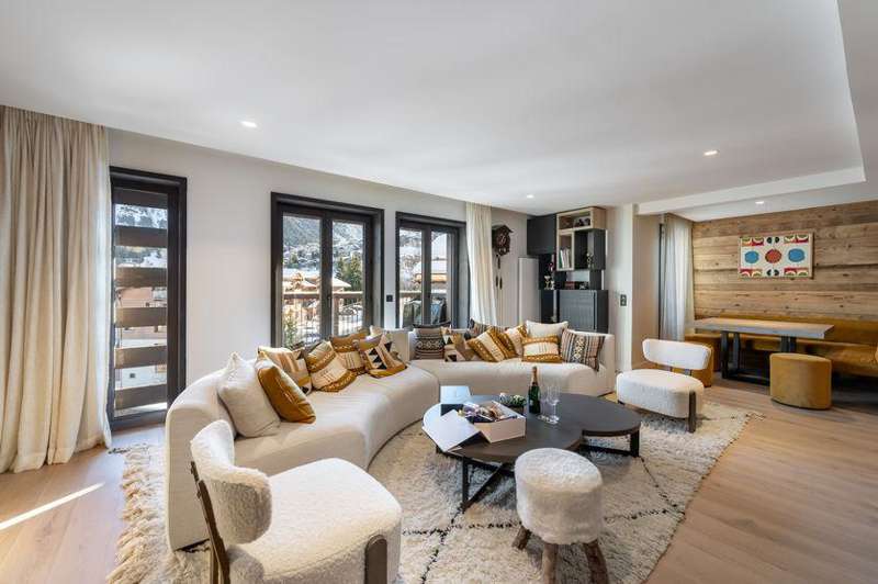 ApartmentAltar_1.jpg