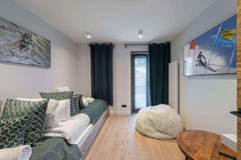 ApartmentAltar_5.jpg