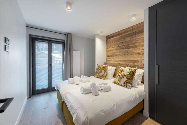 ApartmentAltar_6.jpg