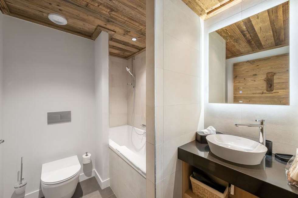 ApartmentAltar_7.jpg