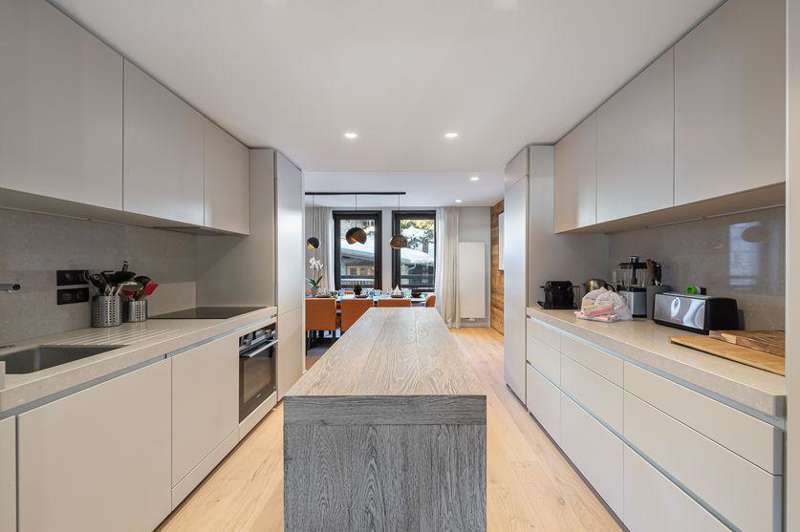 ApartmentAltar_15.jpg