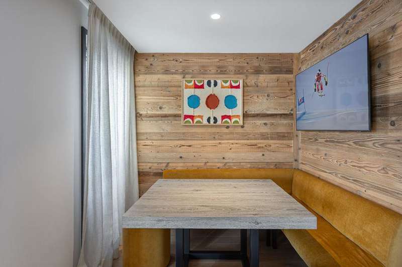 ApartmentAltar_16.jpg