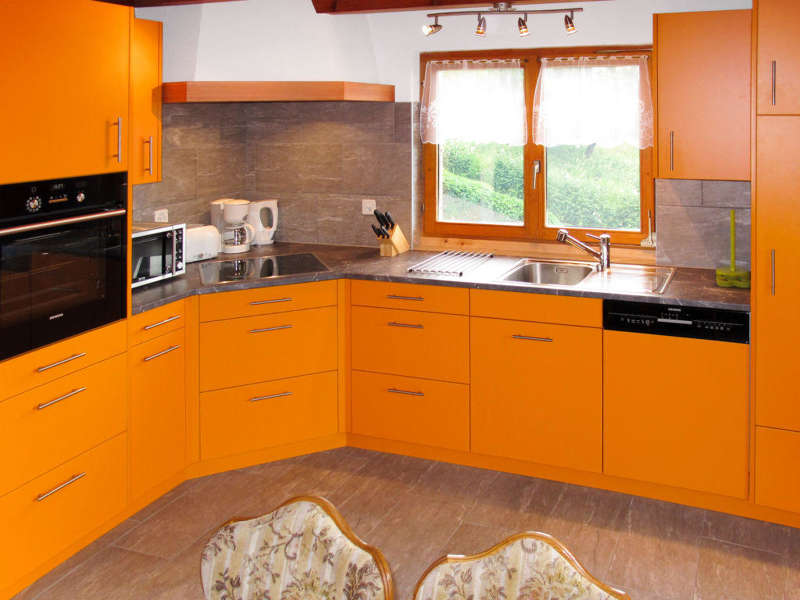 HolidayHouseDeleze300_2.jpg