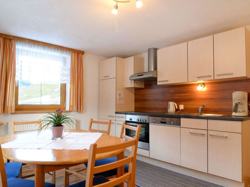 ApartmentLaura627_3.jpg