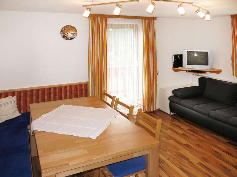 ApartmentLaura627_6.jpg